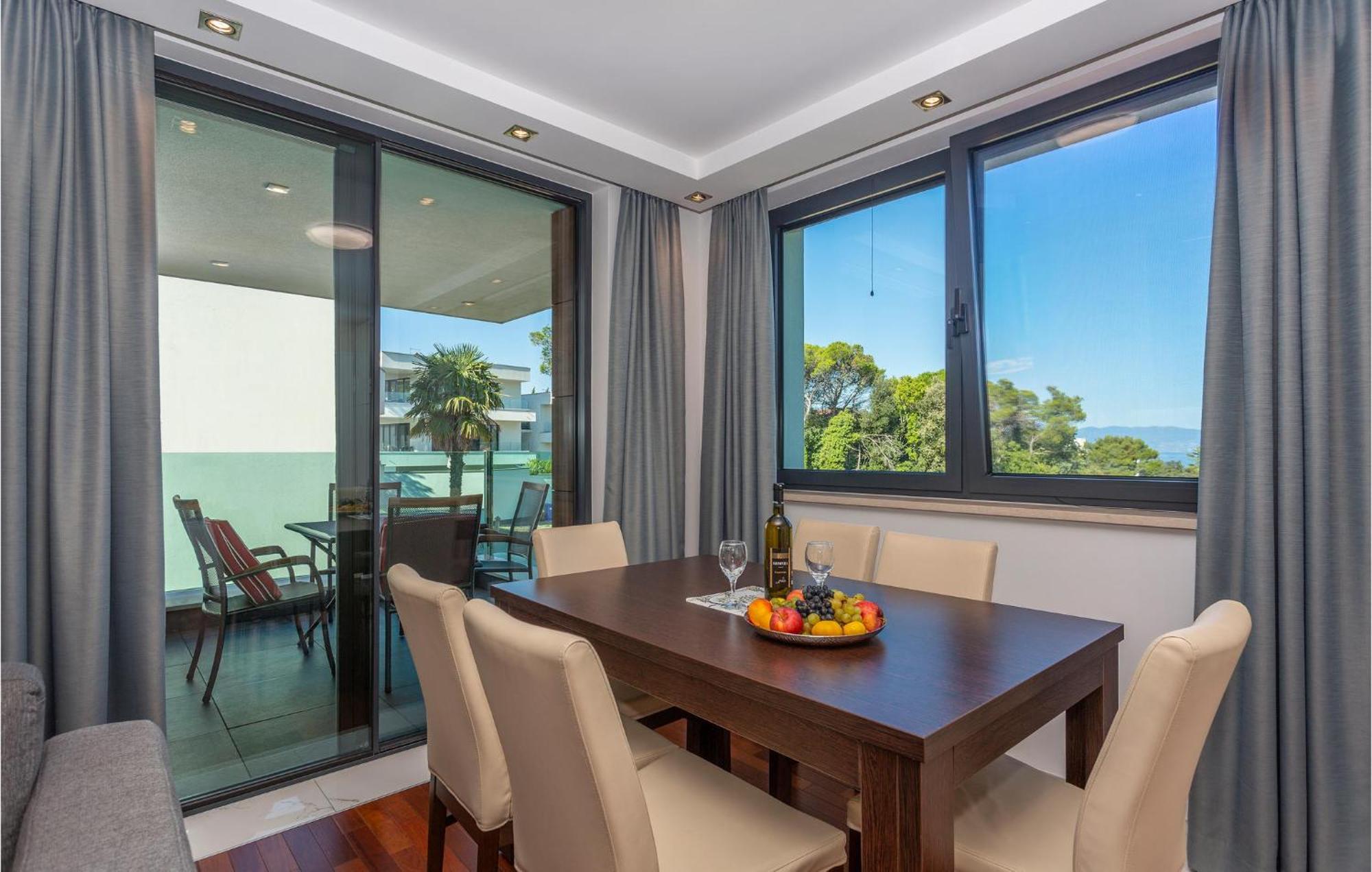 Stunning Apartment In Malinska With Kitchen Luaran gambar