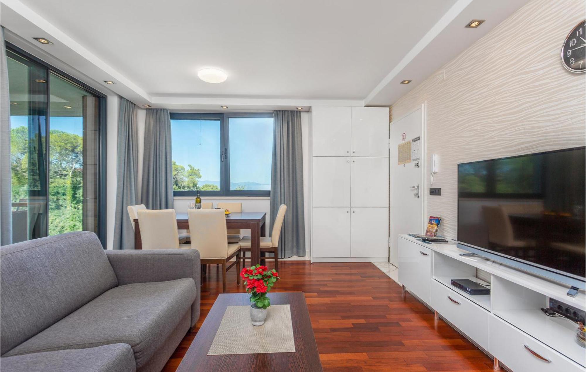 Stunning Apartment In Malinska With Kitchen Luaran gambar