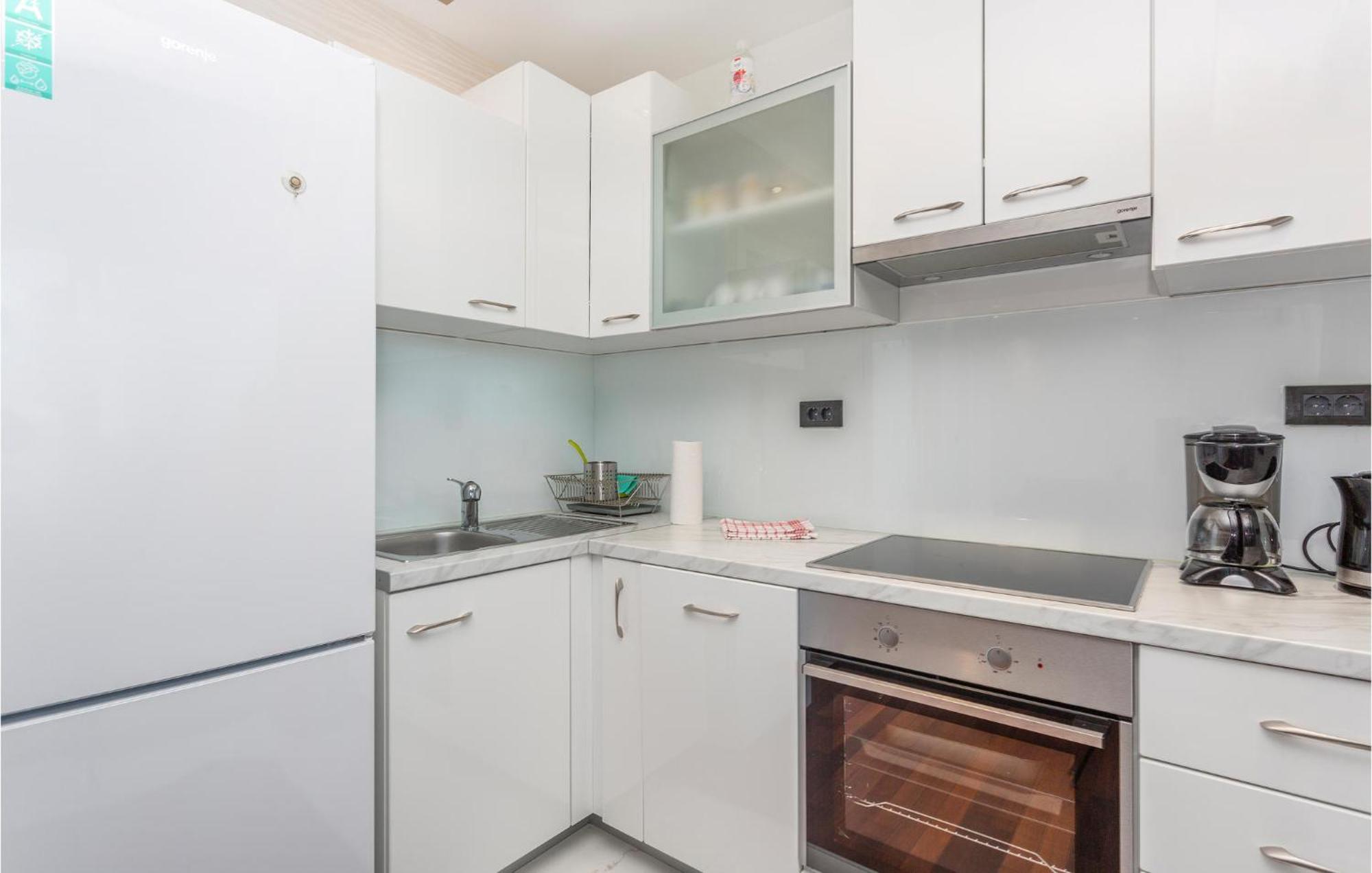 Stunning Apartment In Malinska With Kitchen Luaran gambar